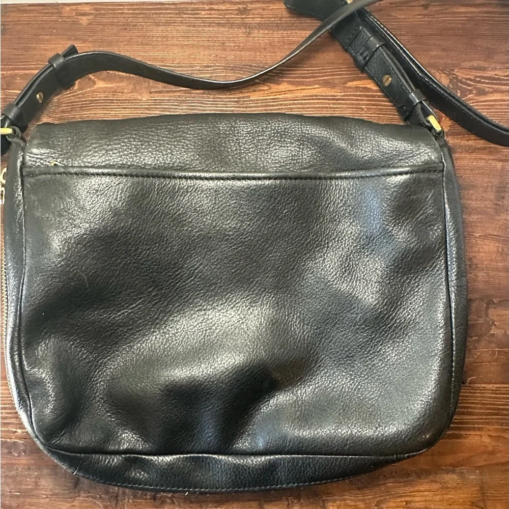 Fossil Vintage Shoulder Bag Black Leather Long Shoulder Strap Pockets Expandable